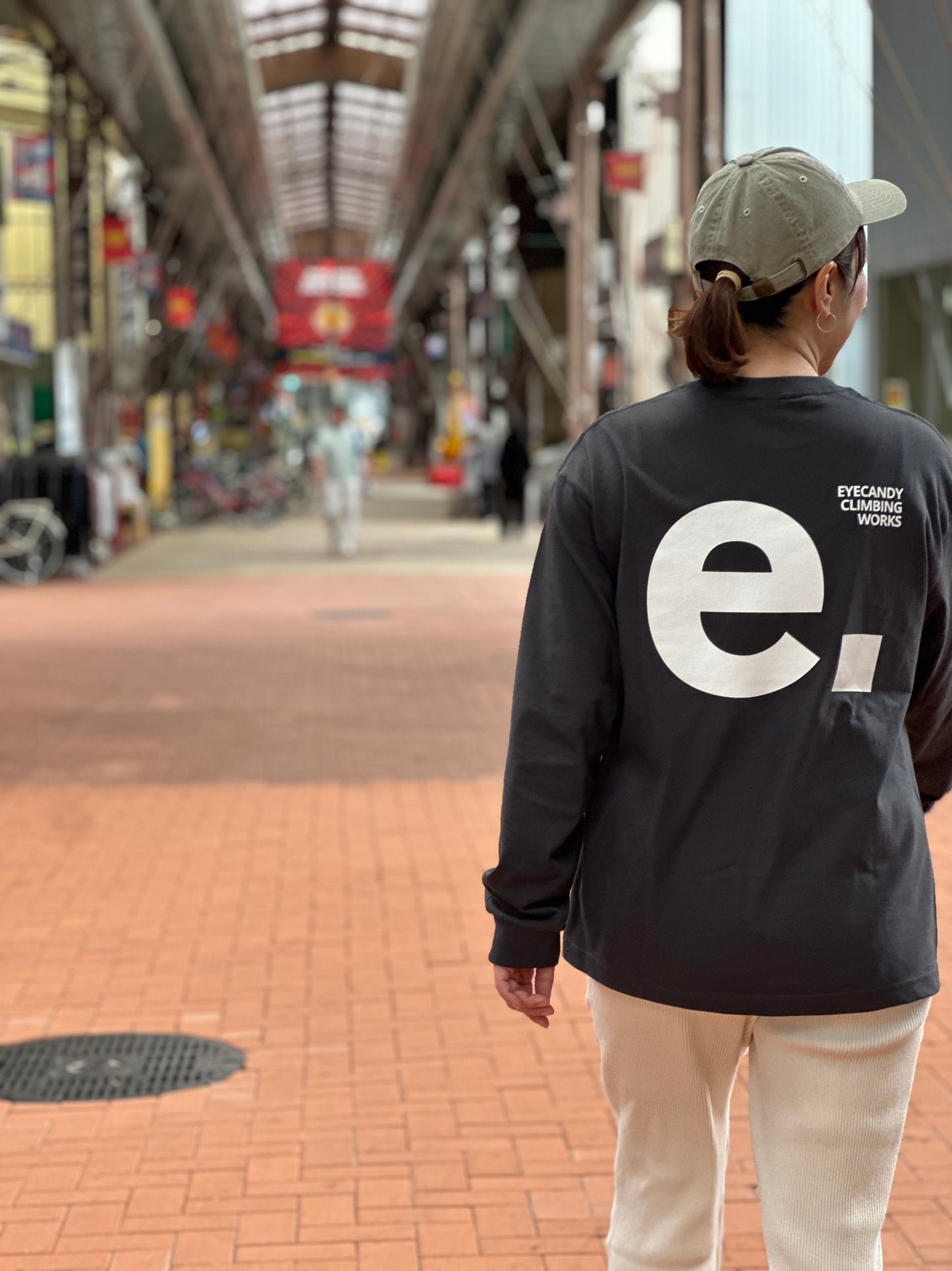 e. T-SHIRT LONG CHARCOAL