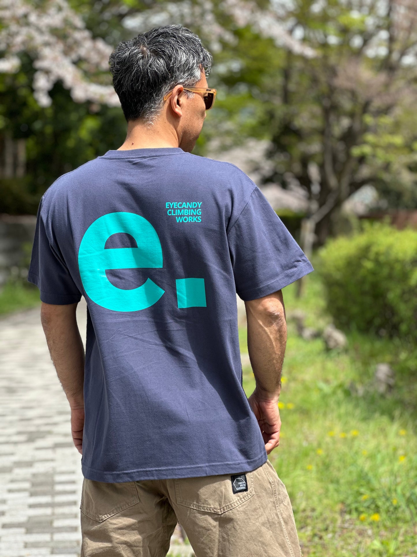 e. T-SHIRT GRAYISH PURPLE