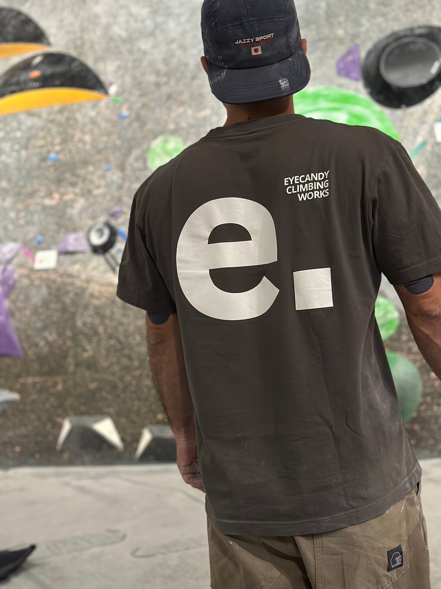 e. T-SHIRT HAZY BLACK